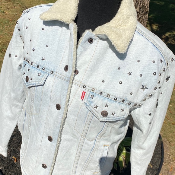 NWT Levi’s Ex-Boyfriend light wash trucker jacket - Picture 4 of 10